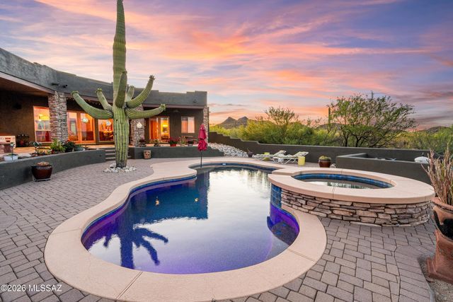 1540 N Saguaro Cliffs Court, Tucson, AZ 85745
