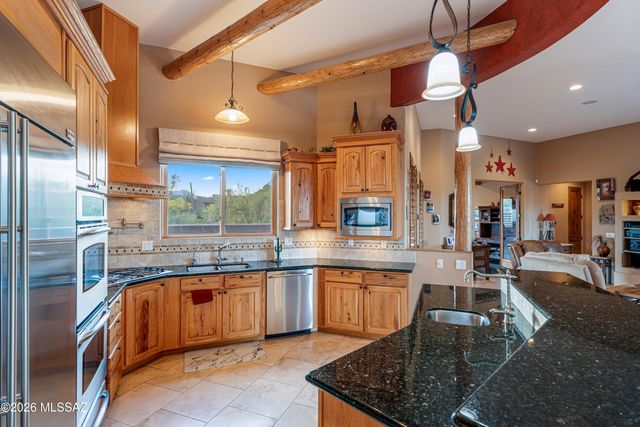 1540 N Saguaro Cliffs Court, Tucson, AZ 85745