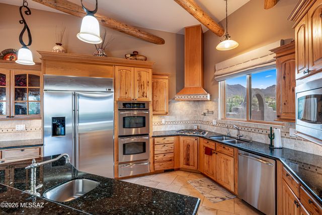 1540 N Saguaro Cliffs Court, Tucson, AZ 85745