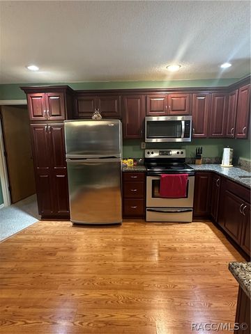 9584 W Plantation Lane, Crystal River, FL 34429