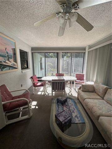9584 W Plantation Lane, Crystal River, FL 34429