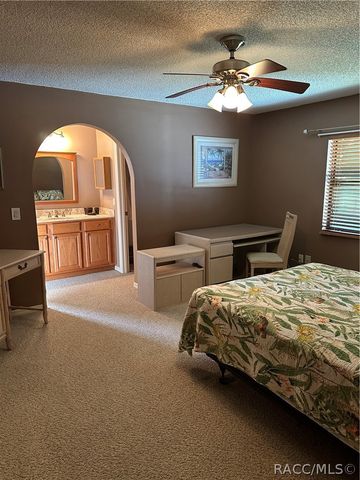 9584 W Plantation Lane, Crystal River, FL 34429
