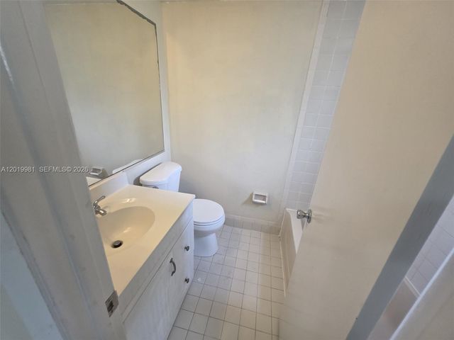 5500 W 21st Court 306, Hialeah, FL 33016