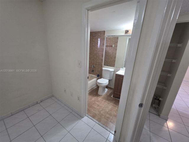5500 W 21st Court 306, Hialeah, FL 33016