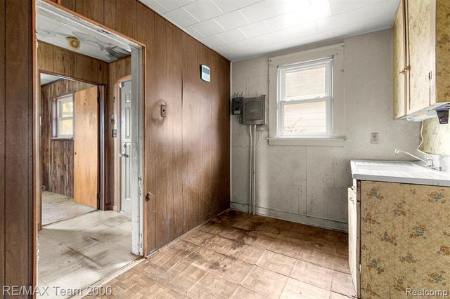 6488 Vaughan Street, Detroit, MI 48228