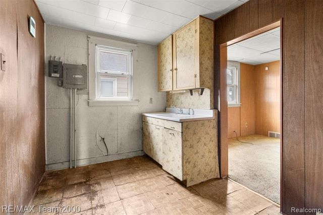 6488 Vaughan Street, Detroit, MI 48228