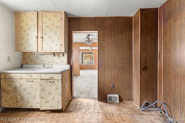 6488 Vaughan Street, Detroit, MI 48228