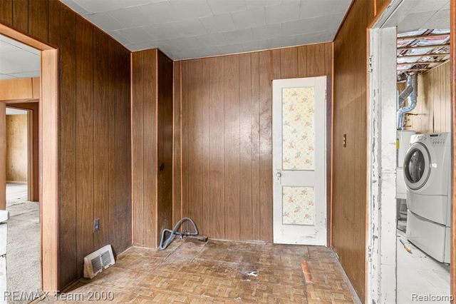 6488 Vaughan Street, Detroit, MI 48228