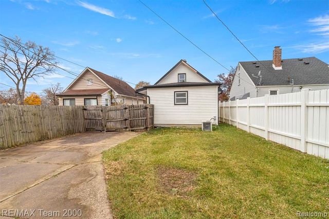 6488 Vaughan Street, Detroit, MI 48228