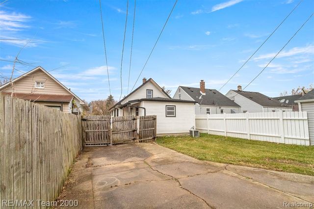 6488 Vaughan Street, Detroit, MI 48228