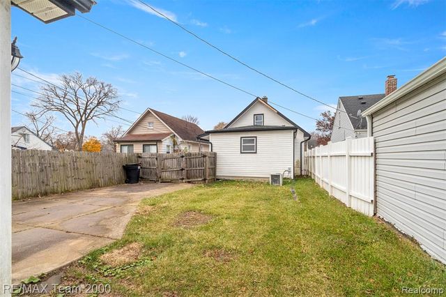 6488 Vaughan Street, Detroit, MI 48228