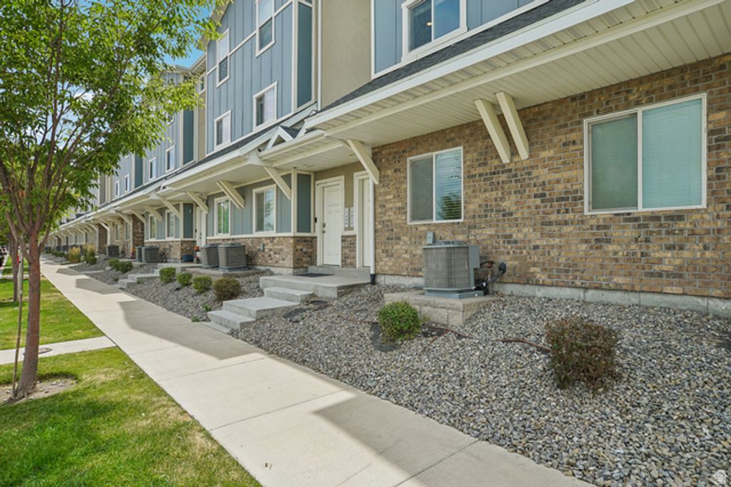 2624 S PICKWICK ST, Magna, UT 84044