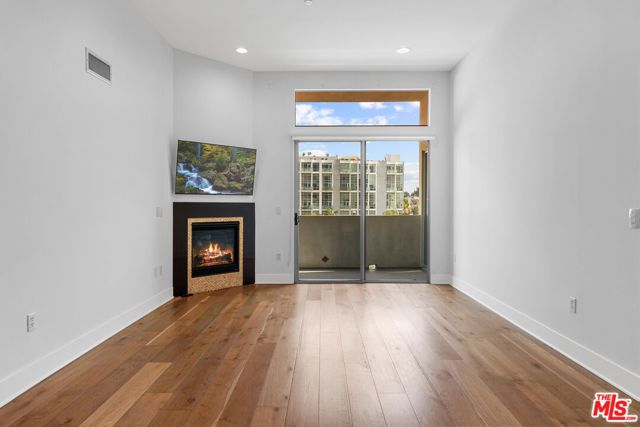 7133 Hawthorn Avenue PH6, Los Angeles, CA 90046