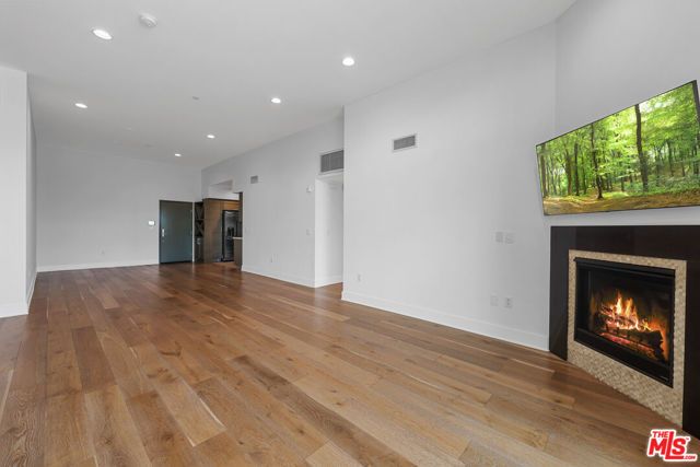 7133 Hawthorn Avenue PH6, Los Angeles, CA 90046