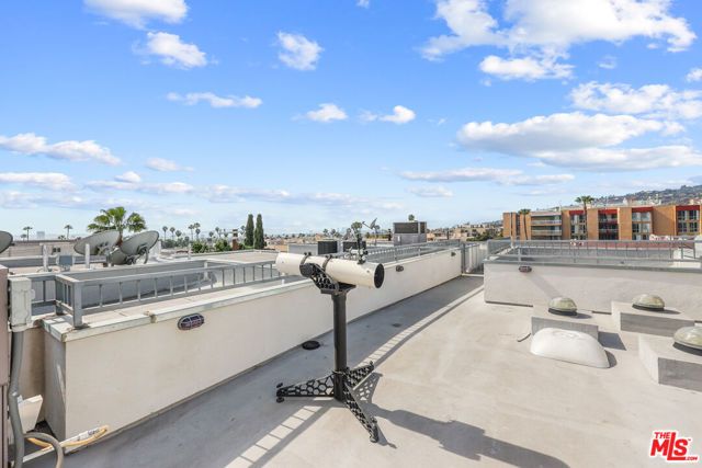 7133 Hawthorn Avenue PH6, Los Angeles, CA 90046