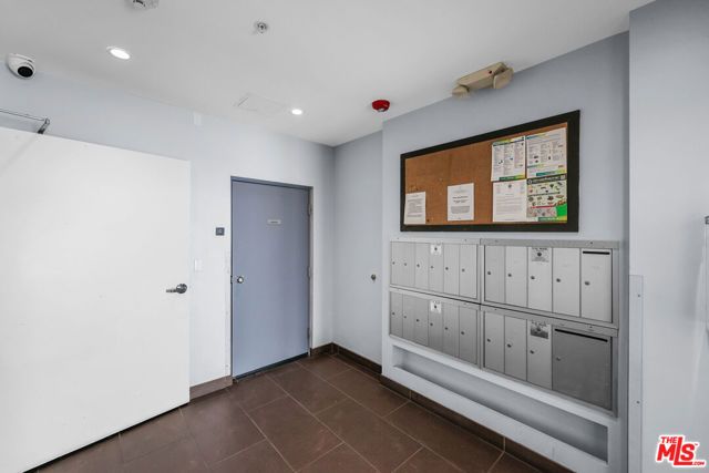 7133 Hawthorn Avenue PH6, Los Angeles, CA 90046