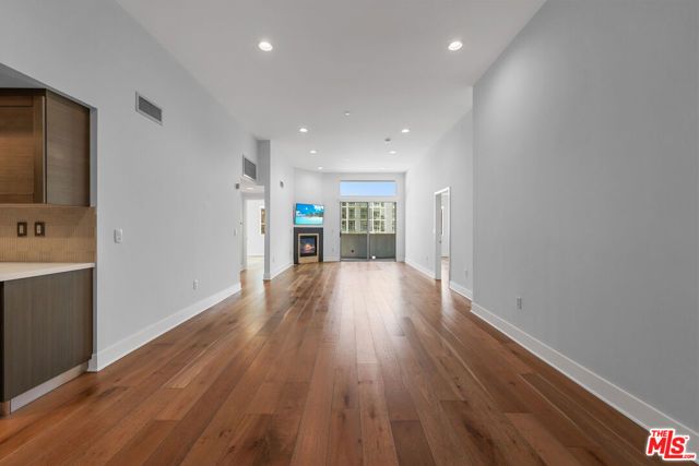7133 Hawthorn Avenue PH6, Los Angeles, CA 90046