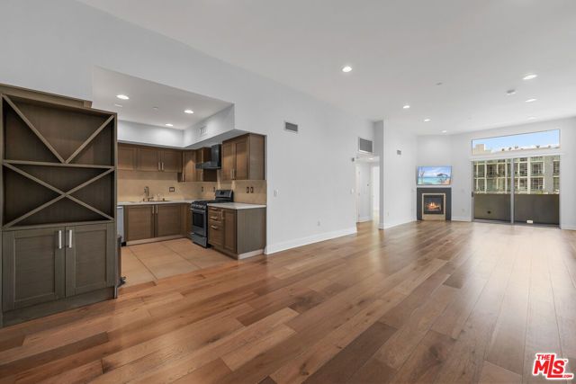 7133 Hawthorn Avenue PH6, Los Angeles, CA 90046