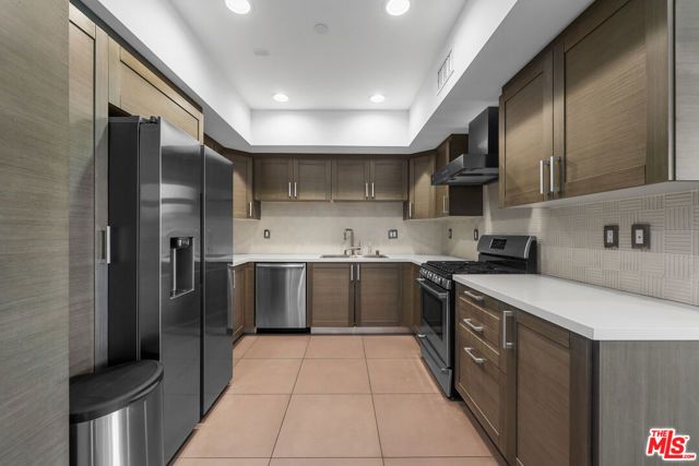 7133 Hawthorn Avenue PH6, Los Angeles, CA 90046