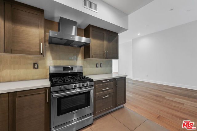7133 Hawthorn Avenue PH6, Los Angeles, CA 90046
