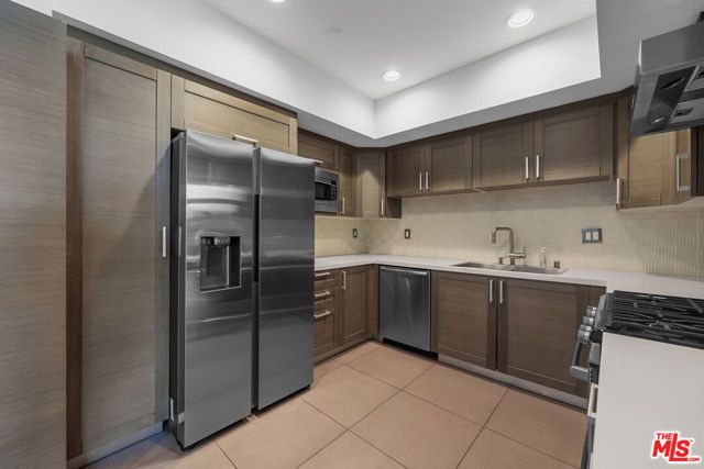 7133 Hawthorn Avenue PH6, Los Angeles, CA 90046