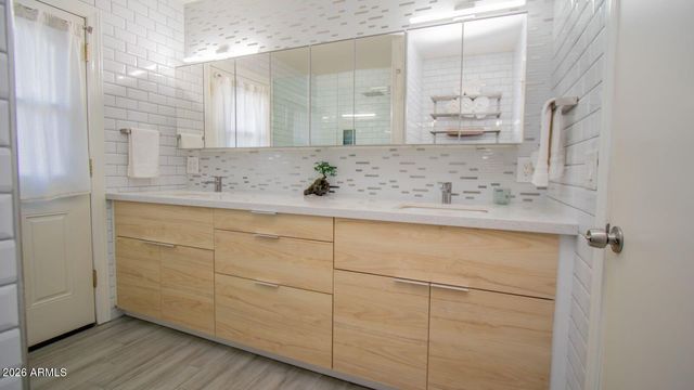 3531 E BECKER Lane, Phoenix, AZ 85028