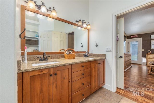 3534 N Summerpark Ave, Meridian, ID 83646