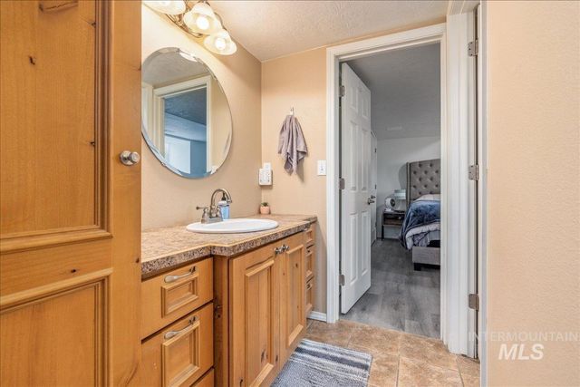 3534 N Summerpark Ave, Meridian, ID 83646