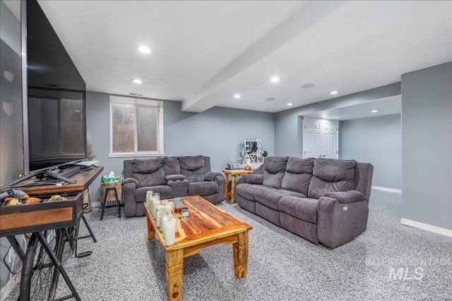 3534 N Summerpark Ave, Meridian, ID 83646