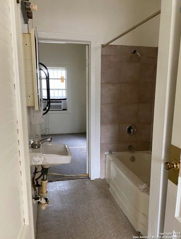 1221 Center, San Antonio, TX 78202