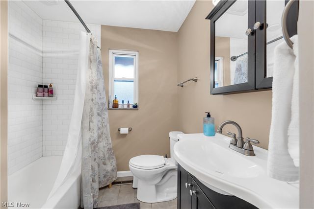 7611 Wainstead Drive, Parma, OH 44129