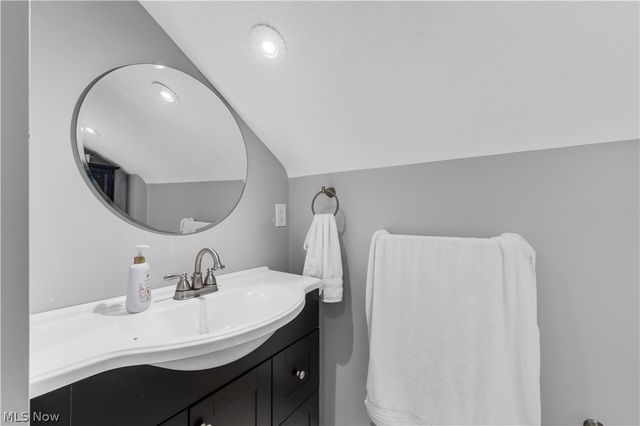 7611 Wainstead Drive, Parma, OH 44129