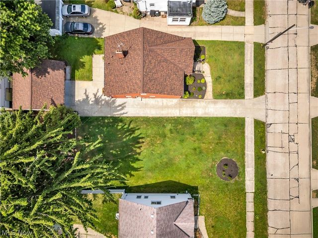 7611 Wainstead Drive, Parma, OH 44129