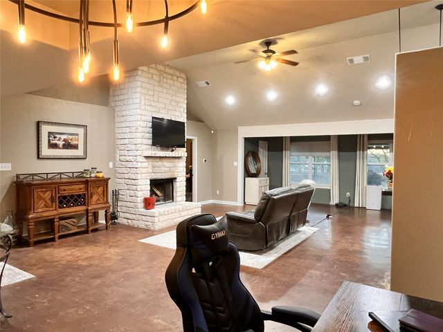 420 Sessums Road, Springtown, TX 76082