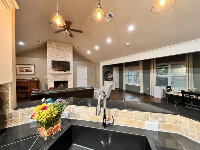 420 Sessums Road, Springtown, TX 76082