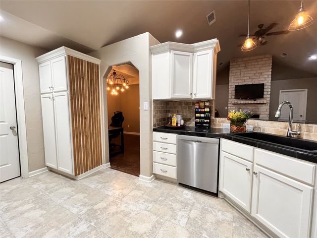 420 Sessums Road, Springtown, TX 76082