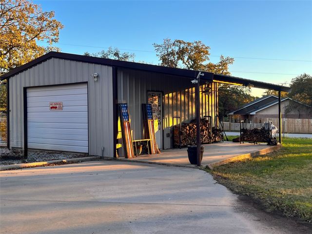 420 Sessums Road, Springtown, TX 76082