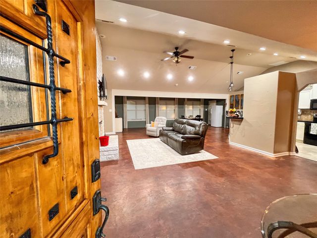 420 Sessums Road, Springtown, TX 76082