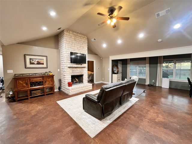 420 Sessums Road, Springtown, TX 76082