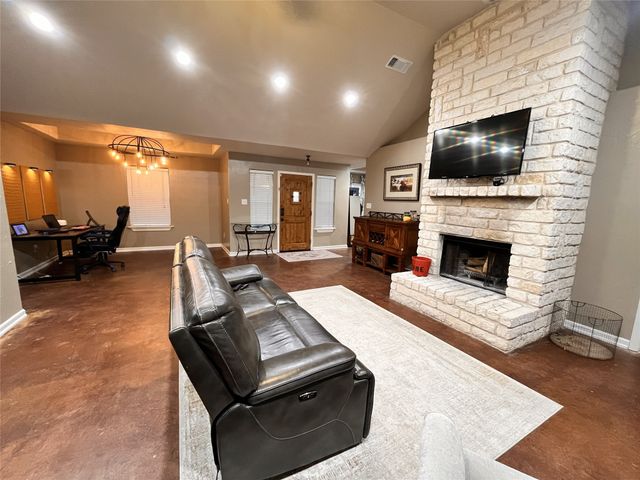 420 Sessums Road, Springtown, TX 76082