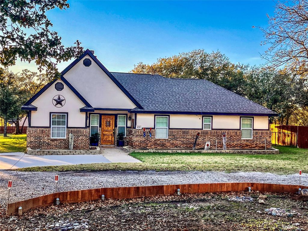 420 Sessums Road, Springtown, TX 76082