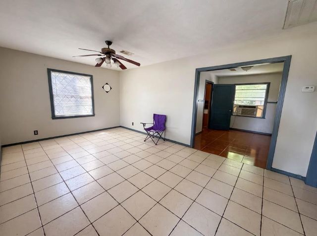73 Burbank Street, Houston, TX 77076