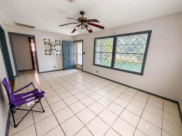 73 Burbank Street, Houston, TX 77076