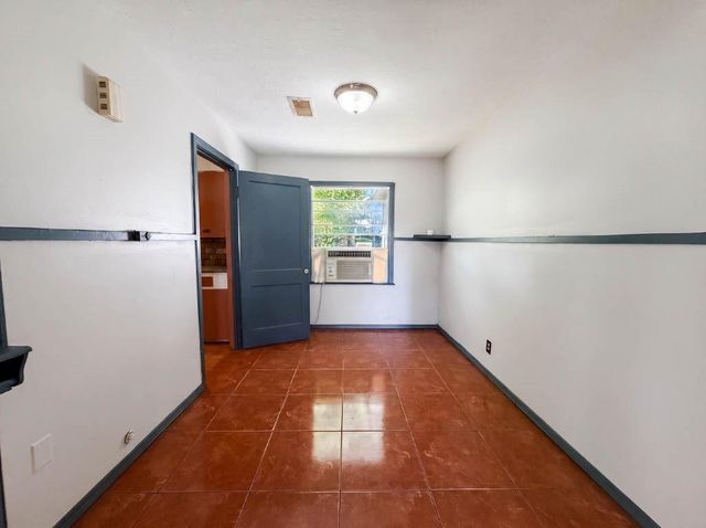 73 Burbank Street, Houston, TX 77076