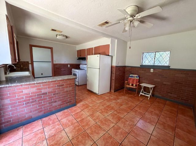 73 Burbank Street, Houston, TX 77076