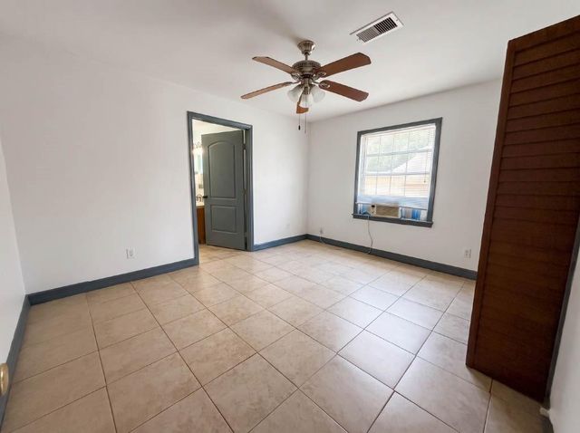 73 Burbank Street, Houston, TX 77076
