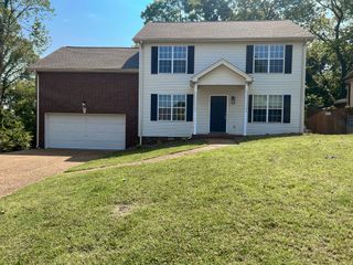 3232 E Lake Dr, Nashville, TN 37214