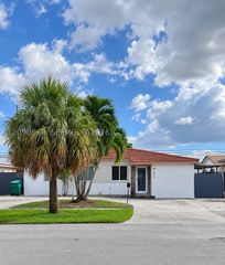 300 SW 69th Ave, Miami, FL 33144