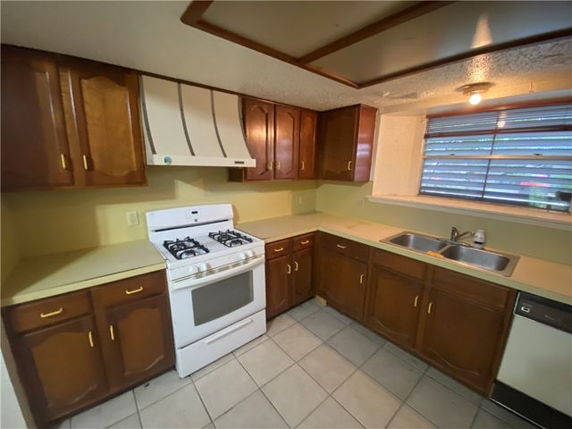 3710 Mendenhall Dr, Corpus Christi, TX 78415
