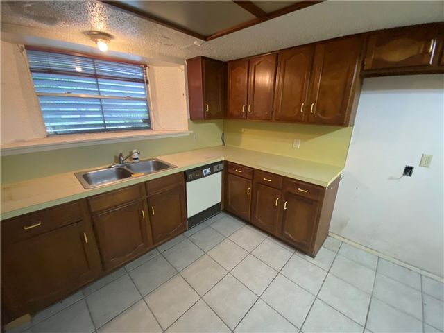 3710 Mendenhall Dr, Corpus Christi, TX 78415